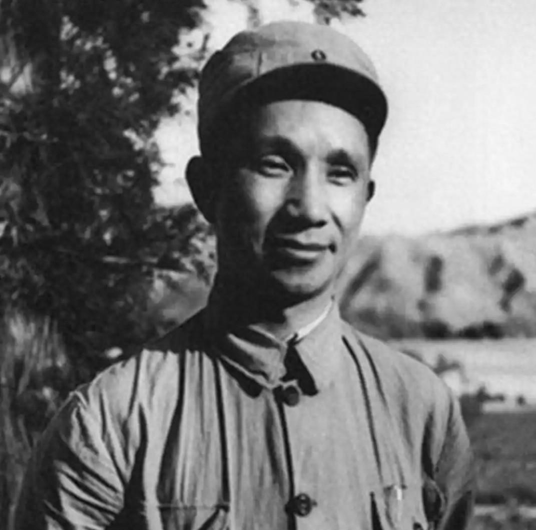 刘伯承曾评价粟裕为我军最为优秀的将领，但报社刊发时却加上了“之一”这一字眼！
1