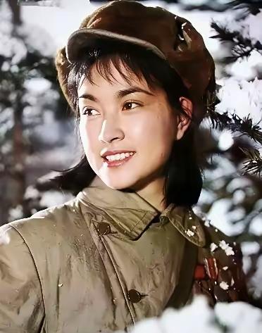 大家猜猜这是刘晓庆老师那部电影的剧照，当时荣获了什么大奖？能猜出来的一定是老影迷