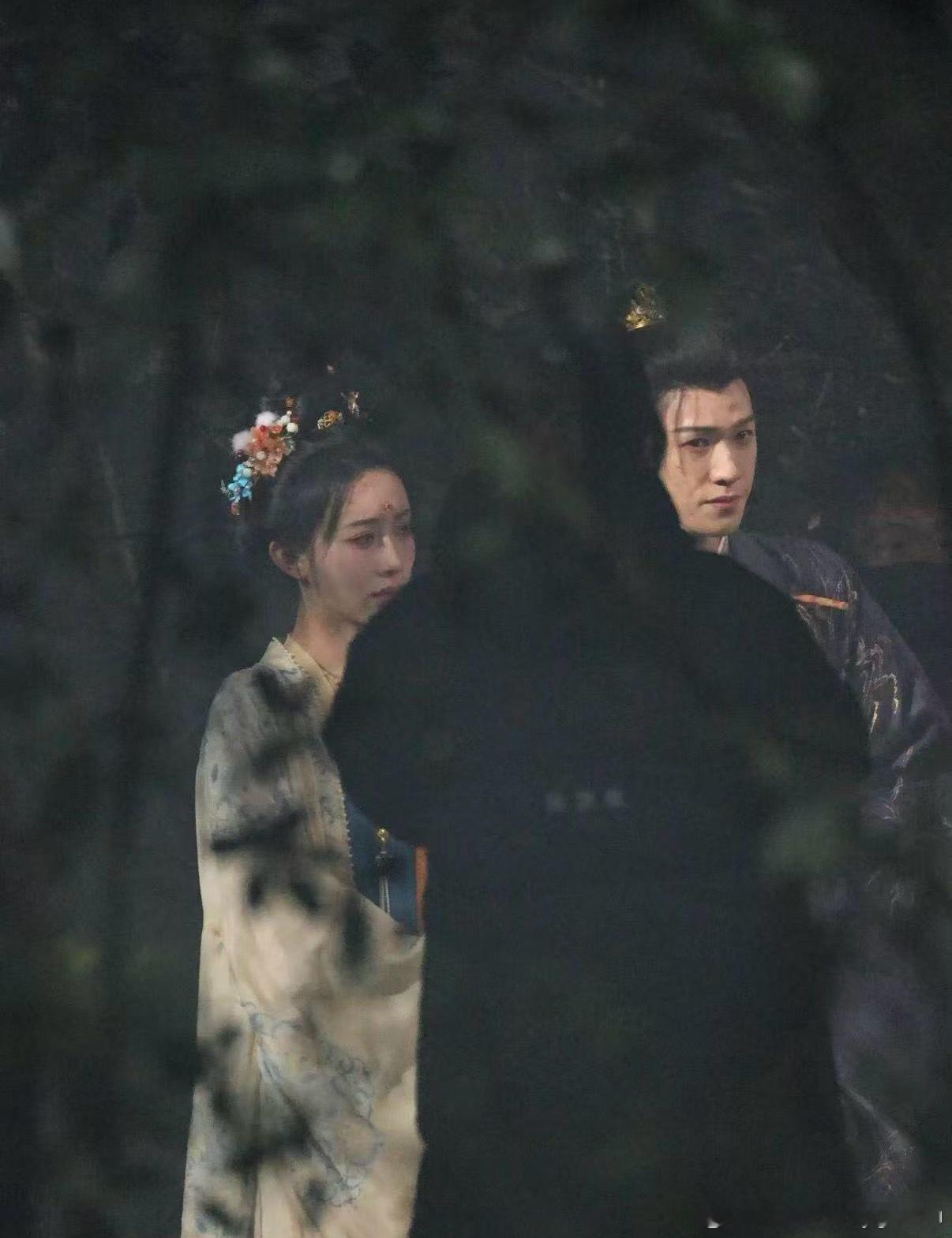 这大黑身影是谁