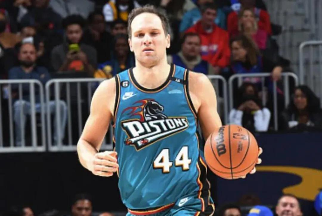 NBA今日红黑榜单——每日一晒
每日一晒，球星表现，真实表现，不言自明。
红榜者