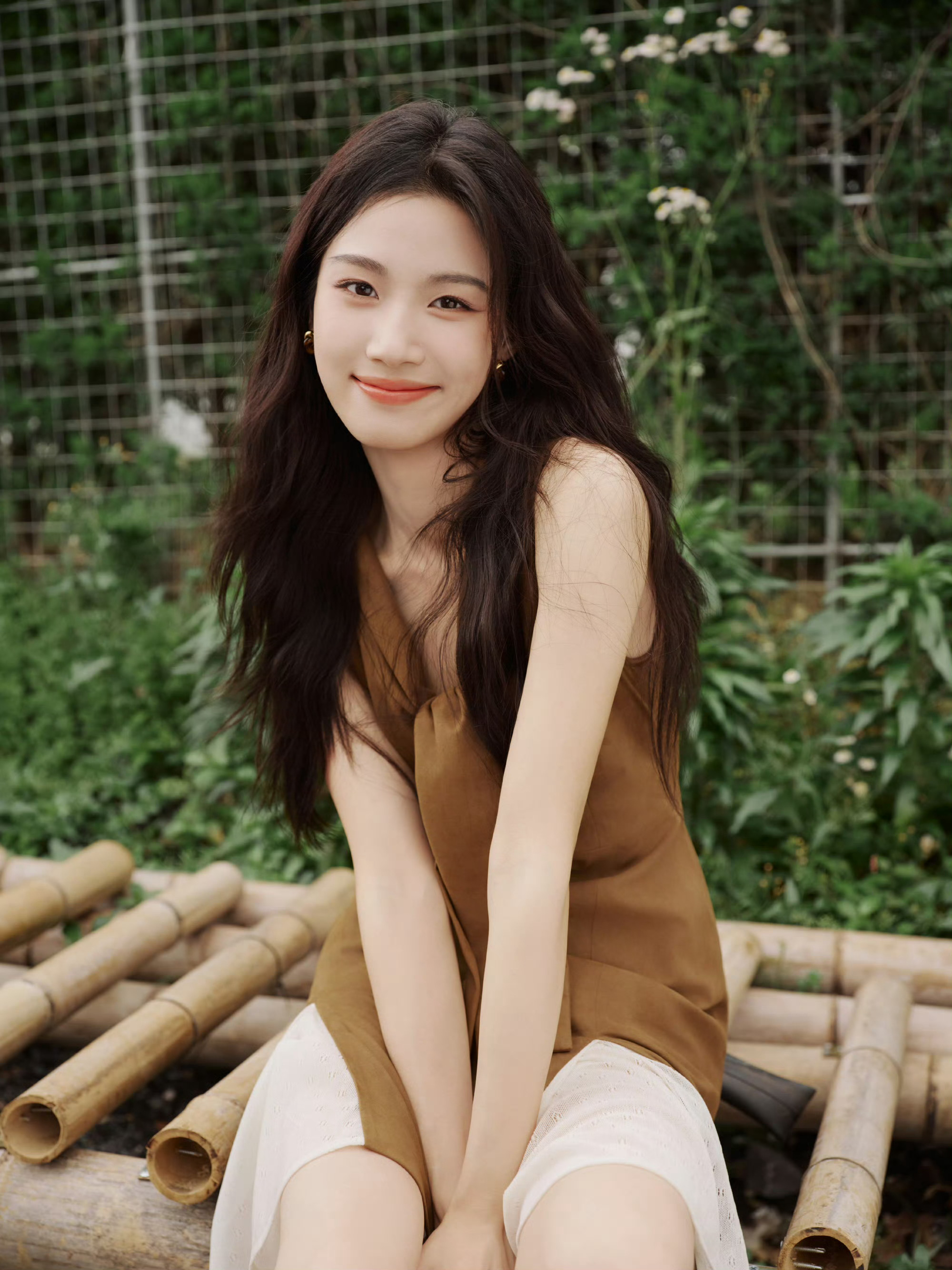 女明星到底要怎么样才好什么时候才能停止对女艺人的审判啊沉静寡言被批高冷难相处，笑