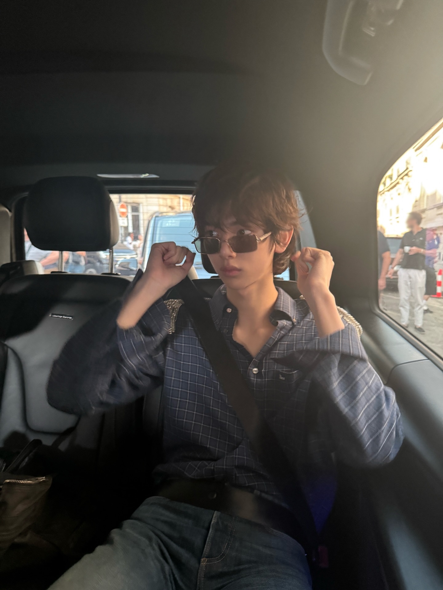私底下只是一个小小猪 手小小的一个看起来好软啊🥺 