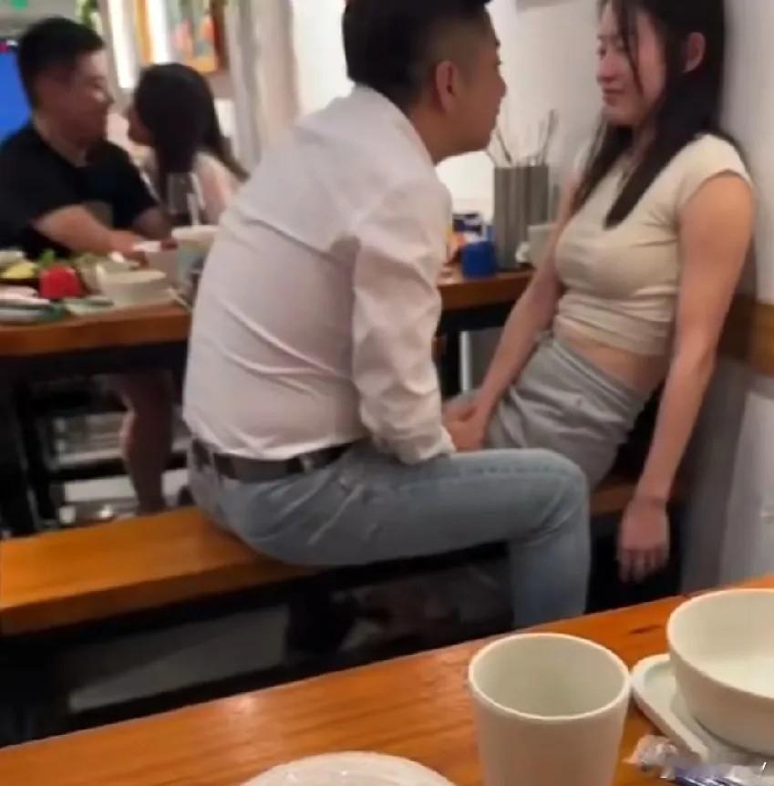 就这么迫不及待了啊？这种肯定不是夫妻[允悲] ​​​