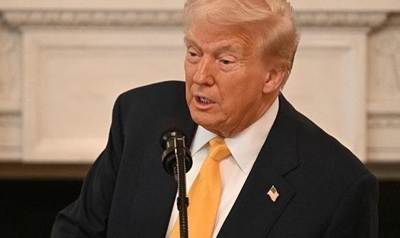 如果把国际博弈比作一场拳击赛，那美国此次的“拳法”真是毫不掩饰：上个月刚到访中国