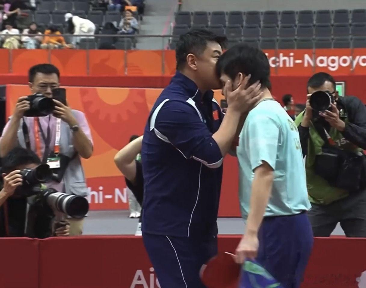 林诗栋王楚钦会师决赛亚运会国乒男单会师决赛林诗栋（小石头）击败林昀儒，跟师哥王楚