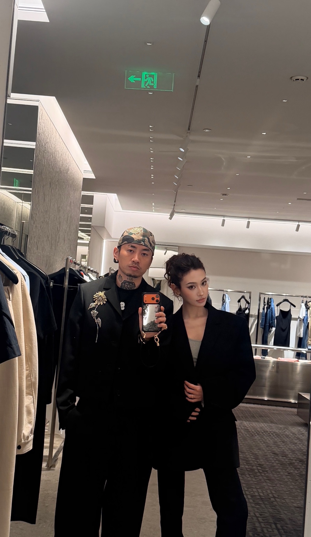 撒狗粮了！小米晒出和马思唯的对镜拍