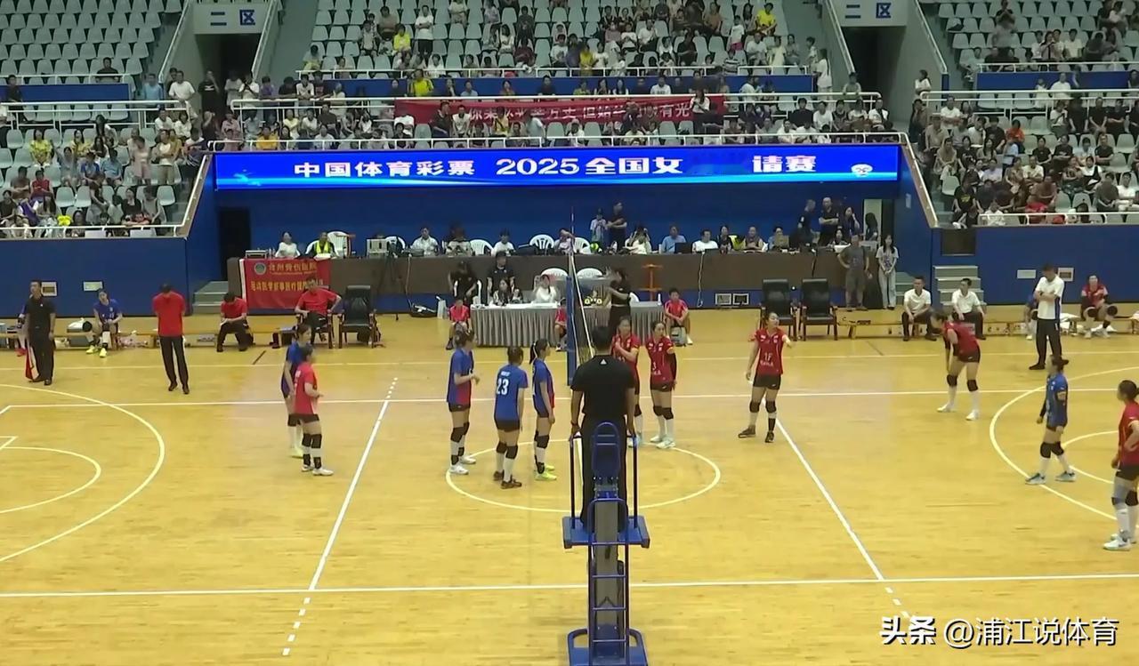 温岭人会做女排生意。温岭将一周前舟山举办的“华东四省市女排精英赛”升级为今日开战