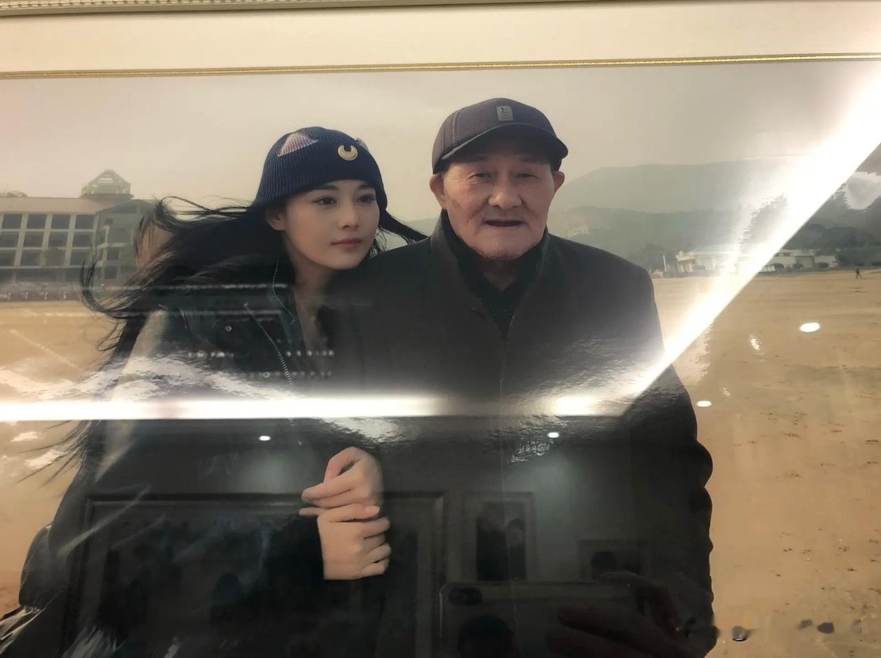 张馨予感谢陌生网友，终于知道父亲离世前的一句心里话！

近日，一位网友发文回忆2