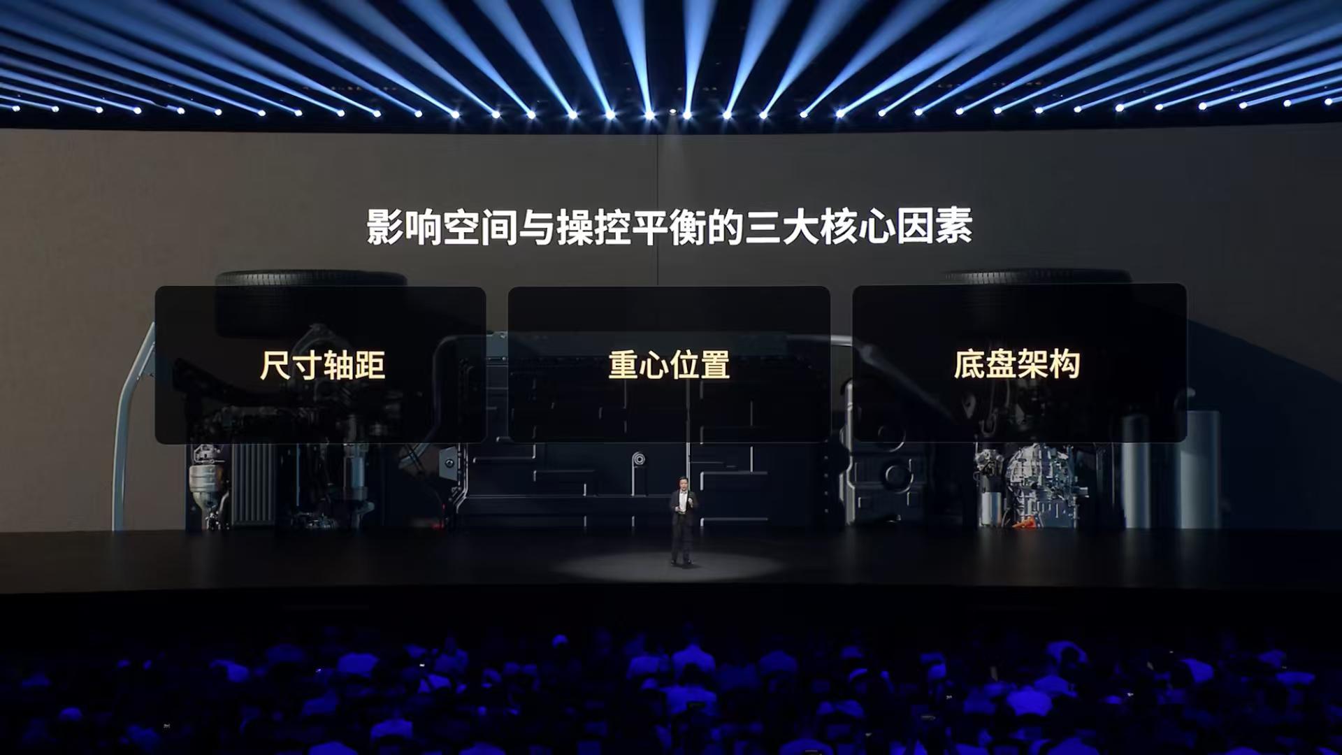 小鹏G9L以0.605黄金轴长比，完美兼顾宽适空间与灵活操控。G9L以5120m