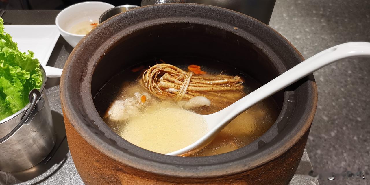 上联：早起体检空肠饥肚怕指标飘红，任凭仪器拍来扫去心慌意乱
下联：入夜补餐五指毛