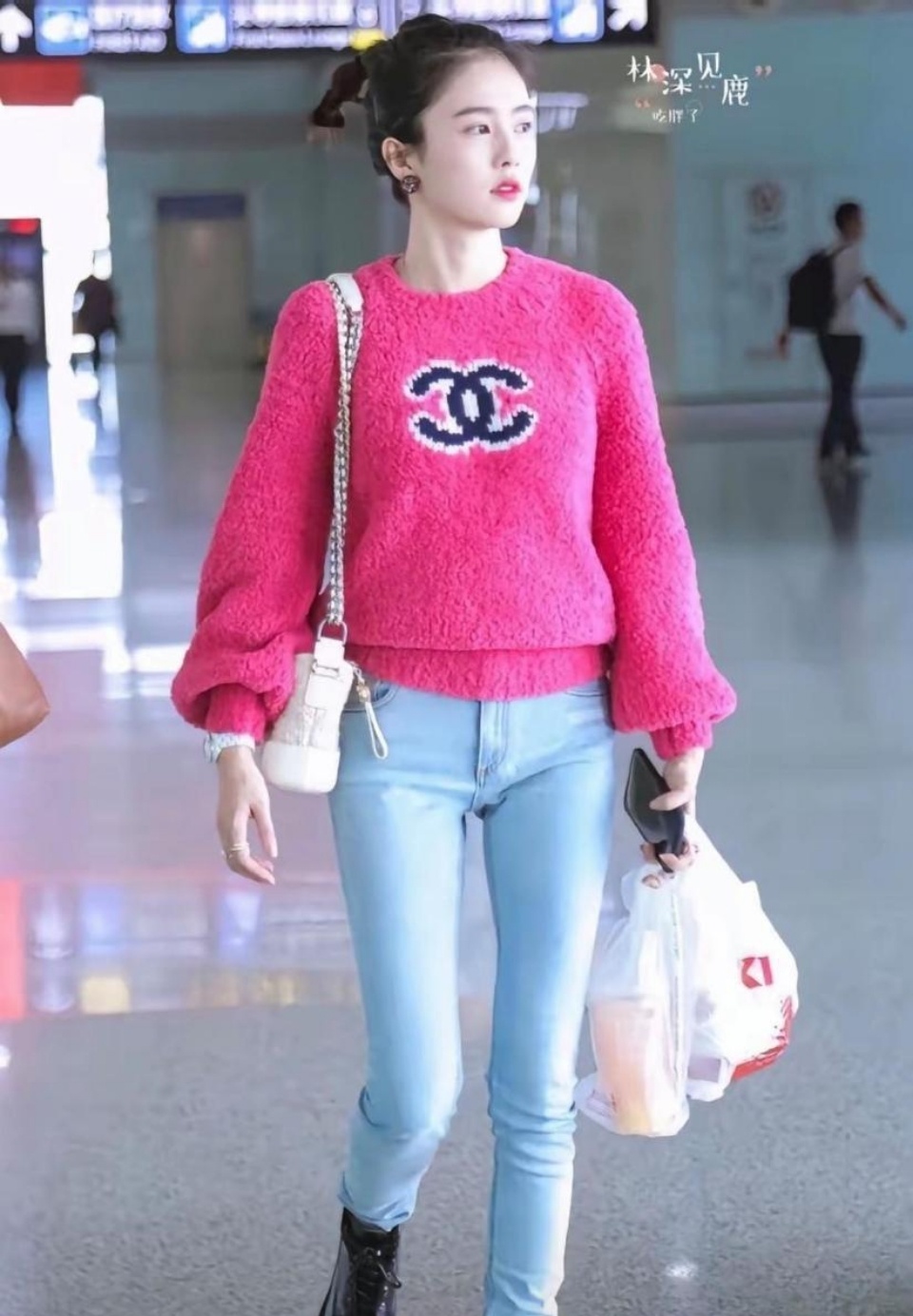 同一件衣服，白鹿穿VS章若楠穿撞衫不可怕 谁丑谁尴尬 