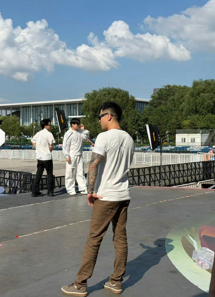 仙家大舞台开业在即，仙洋放话：在我努力的时候别踩我，我记仇！仙洋发文：不求有人在