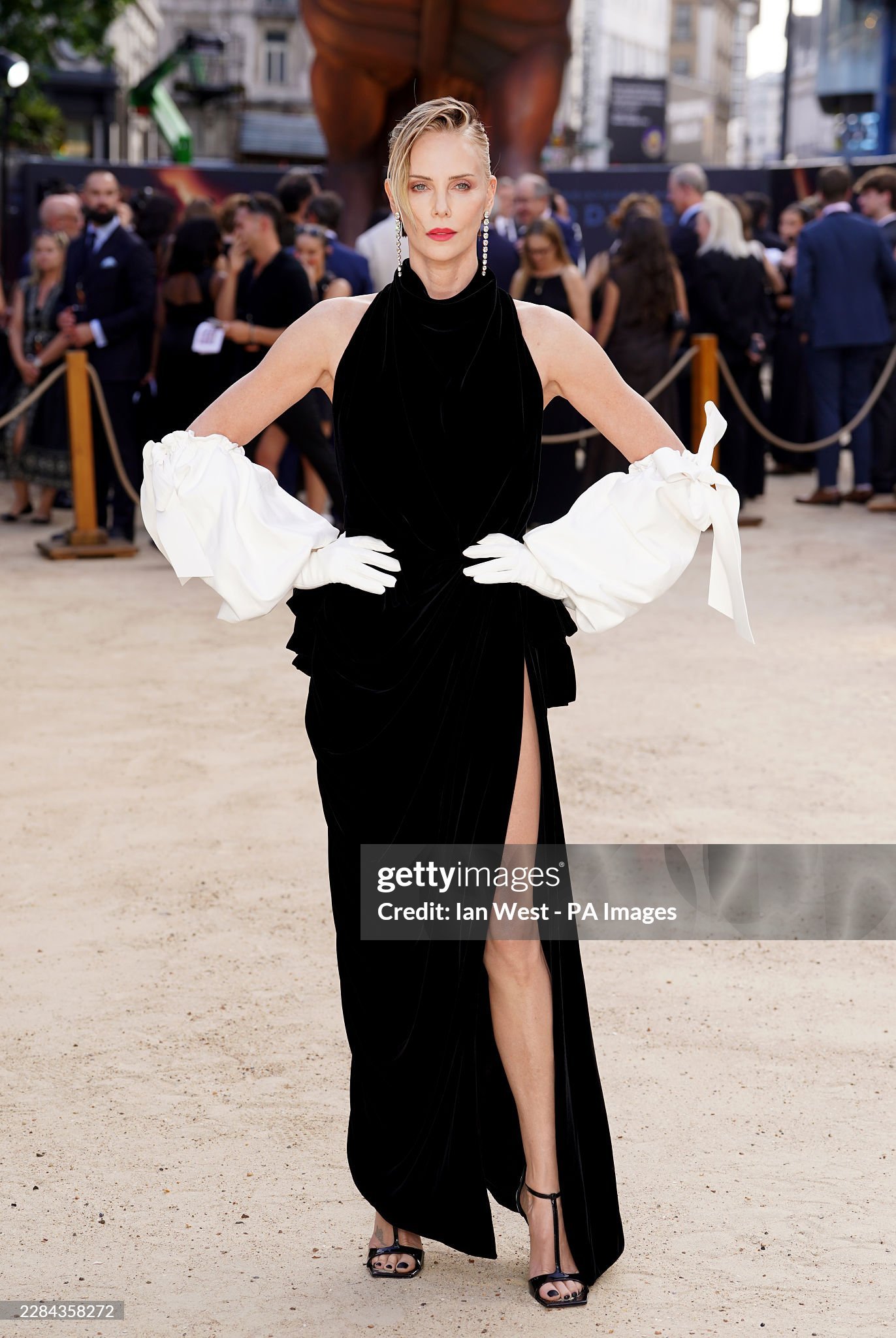 Charlize Theron 在《奥德赛》全球首映礼 塞皇这个气场  🔥 