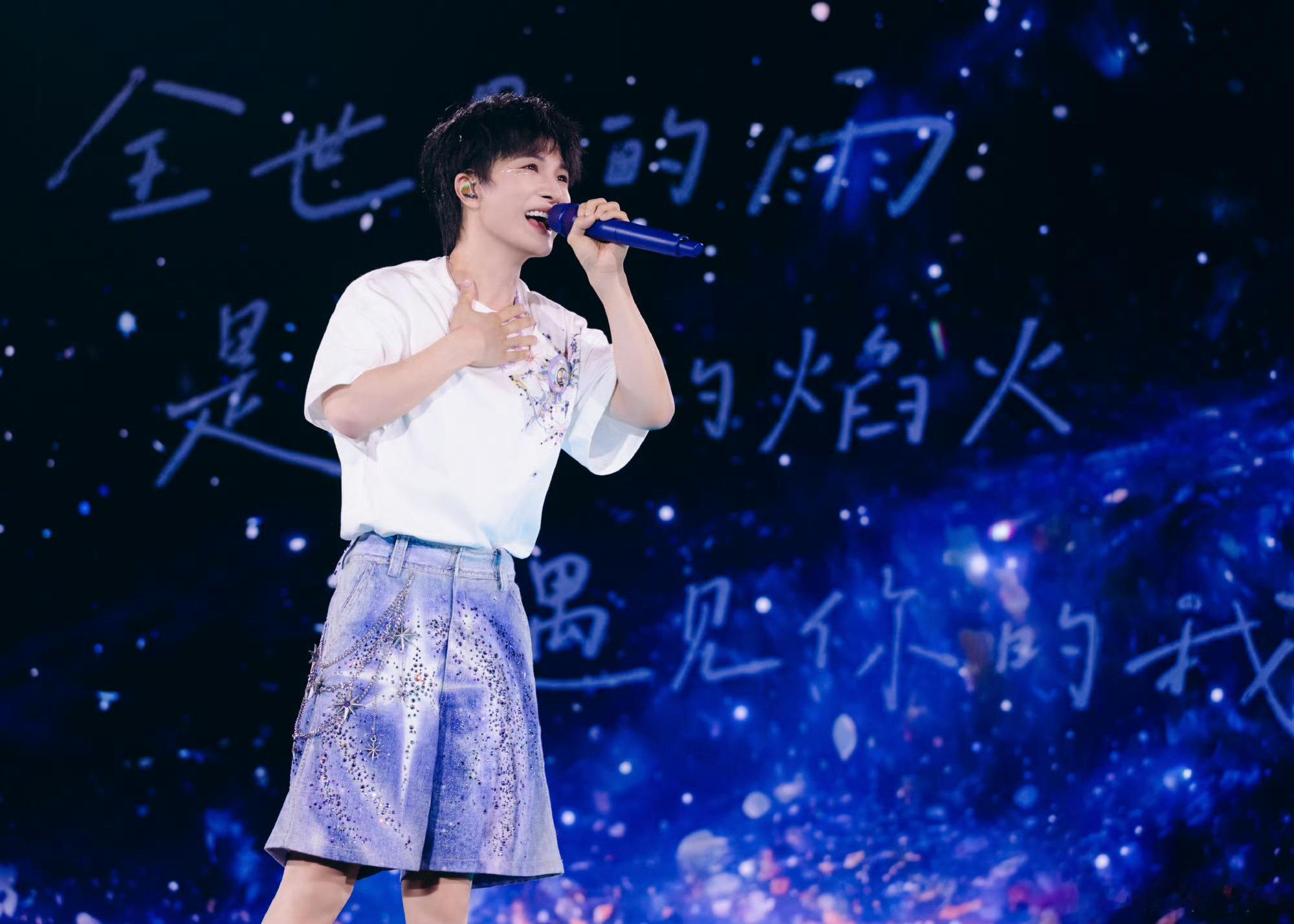 周深采访即兴唱跳采访现场说来就来的即兴唱跳，主打一个随时随地进入状态✨为主题曲特