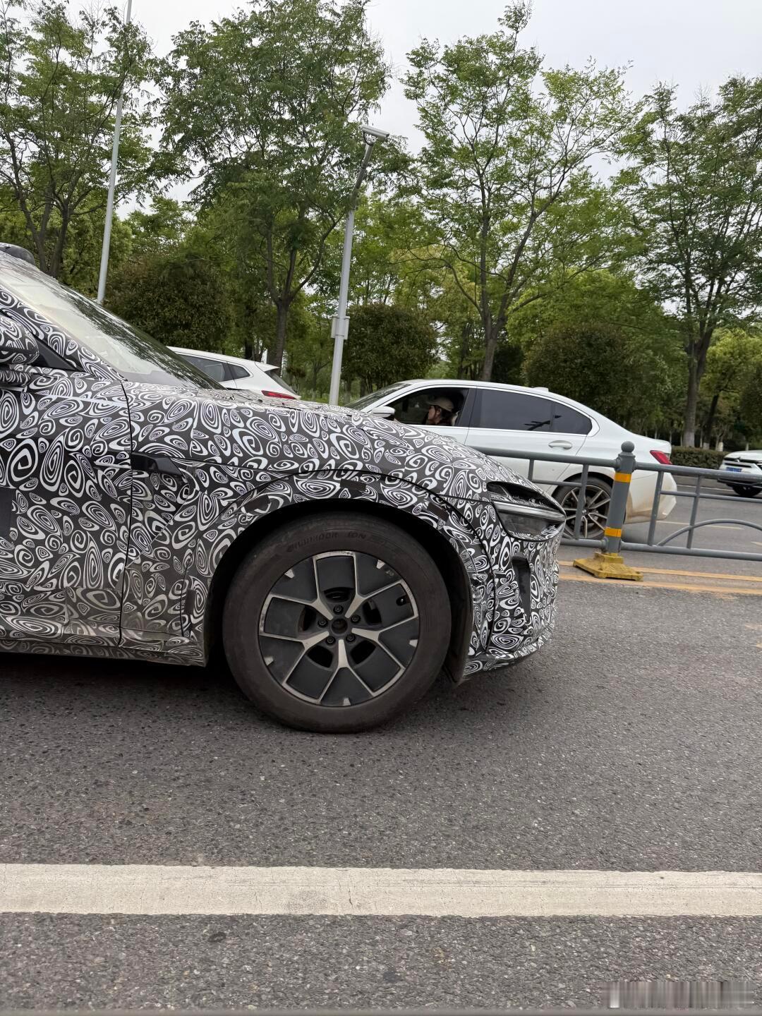 低风阻轮毂小米汽车小米yu7