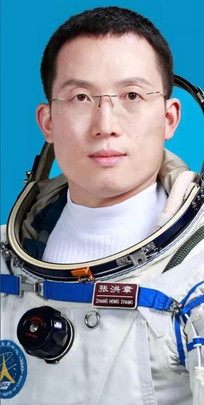 天呐
看了张洪章的简历
才知道他到底有多牛，高中就入党了，一般人还真不

 20