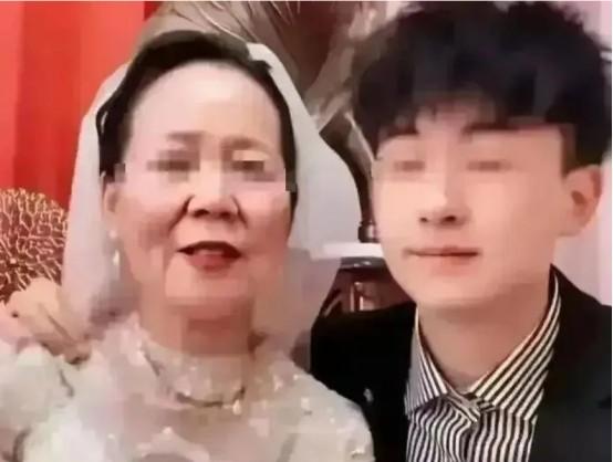 他扶起摔倒的老人，

十年后她病逝，

保险箱里没留钱只留了日记。

25岁保安