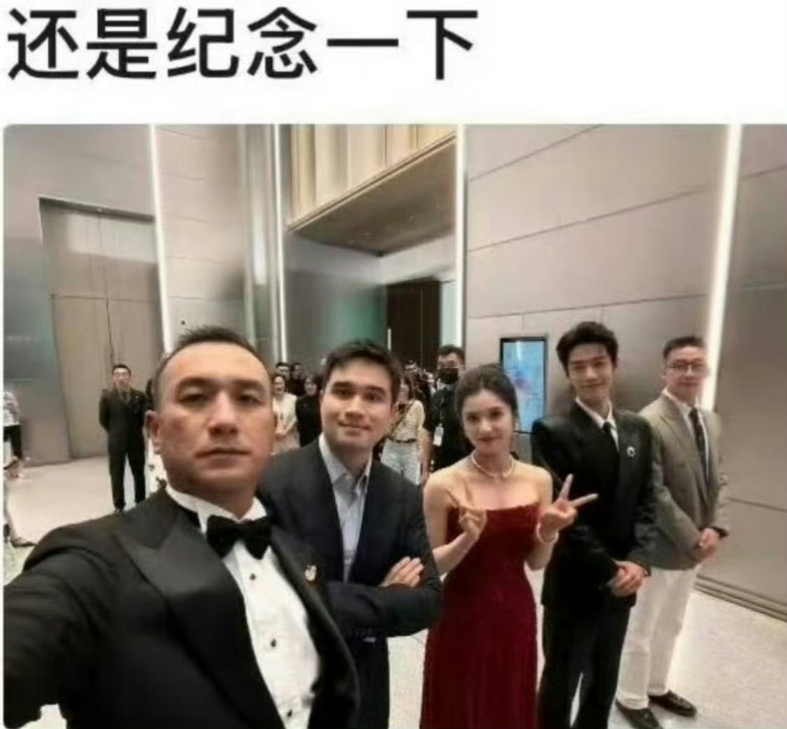 黄觉晒与肖战张婧仪曹译文合照肖战张婧仪黄觉曹译文合照 最好的藏海传小分队