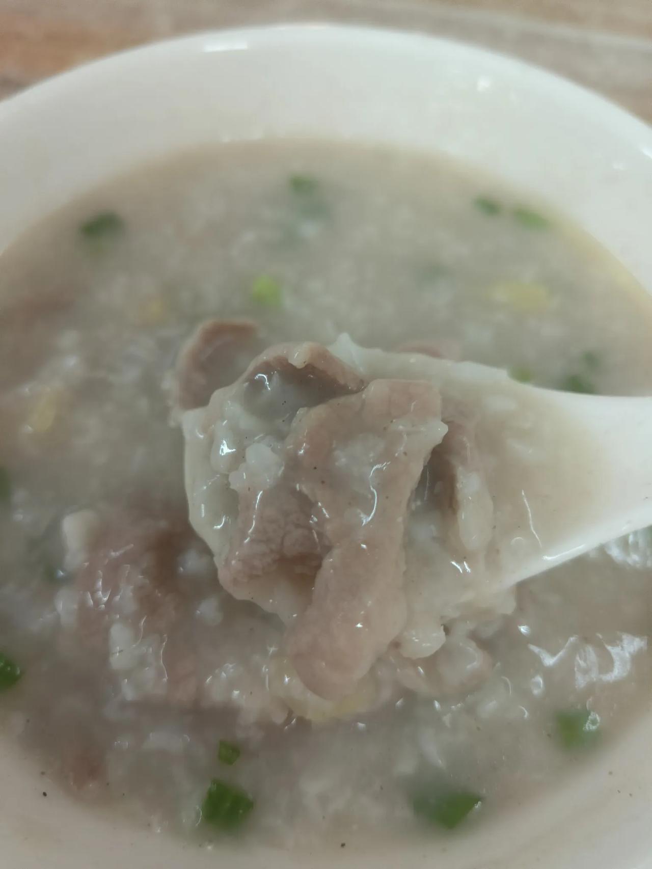 惠东粥王不愧是惠州的王者，粥底鲜甜，肉质鲜美，价格便宜。在惠州来说是top的存在