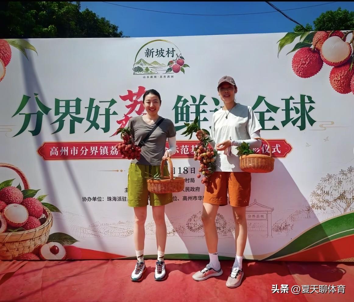 闺蜜情深！中国女排最好的闺蜜——朱婷和姚迪！女排巨星朱婷带着闺蜜姚迪在广东茂名新