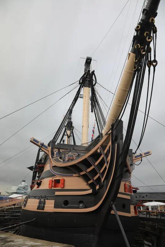 美国海军舰长因副舰长操作失误被免职：美国海军舰长卡罗尔因疲劳移交“皇家港”号指挥