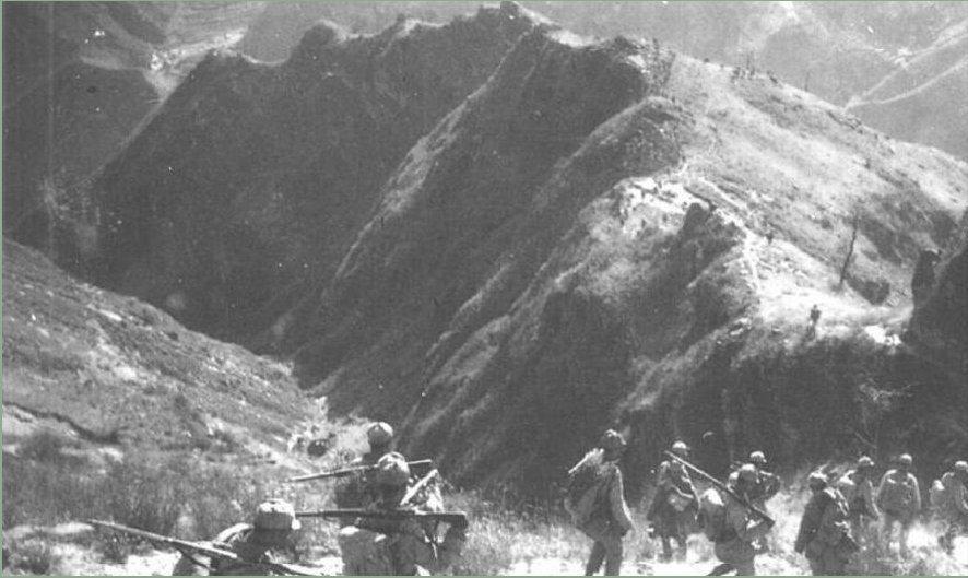 1938年的晋北大地，战火蔓延，百姓饱受战乱之苦。一场惨绝人寰的屠村惨案，在山西