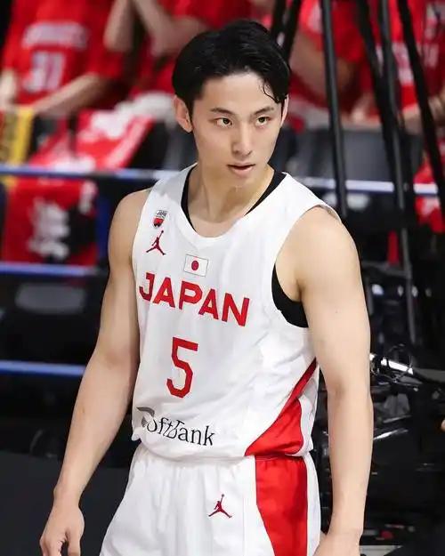 看了日本男篮对韩国男篮的热身赛，感觉中国男篮想进2028年奥运会确实是不可能了，