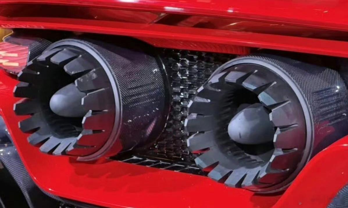 追觅的超跑，说用的是双固体火箭推进器，零百加速0.9秒，怕不怕？？？ 