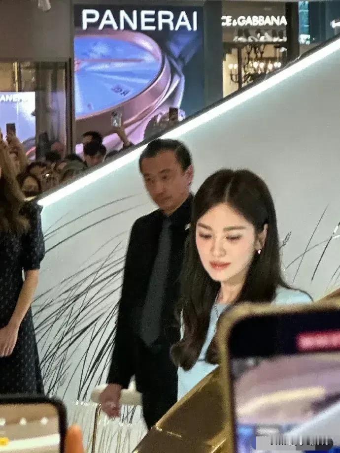 以前的内娱不够红火，觉得宋慧乔好美啊！当林允儿，古力娜扎，倪妮，吴千语，周也等天