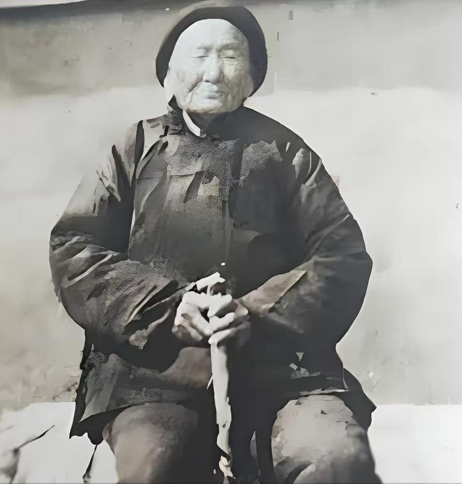 1941年，农妇马宗英弄到了300发子弹，正准备送给八路军，路上却遭到了伪军检查