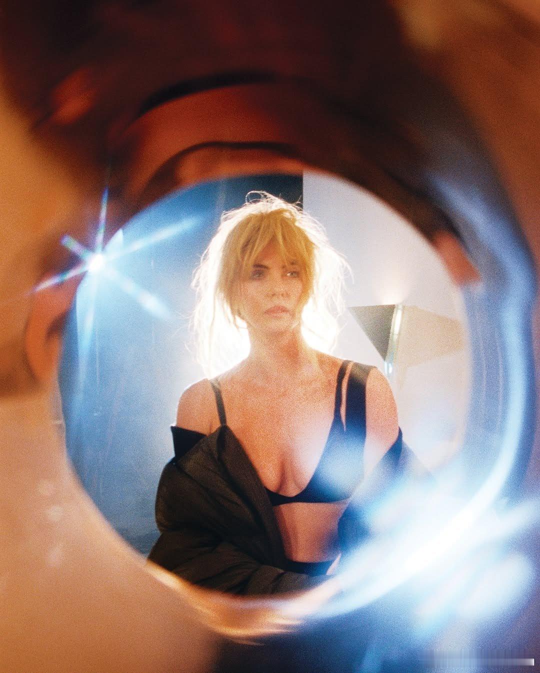 Charlize Theron查理兹塞隆登上《perfect》杂志第九刊的内页释