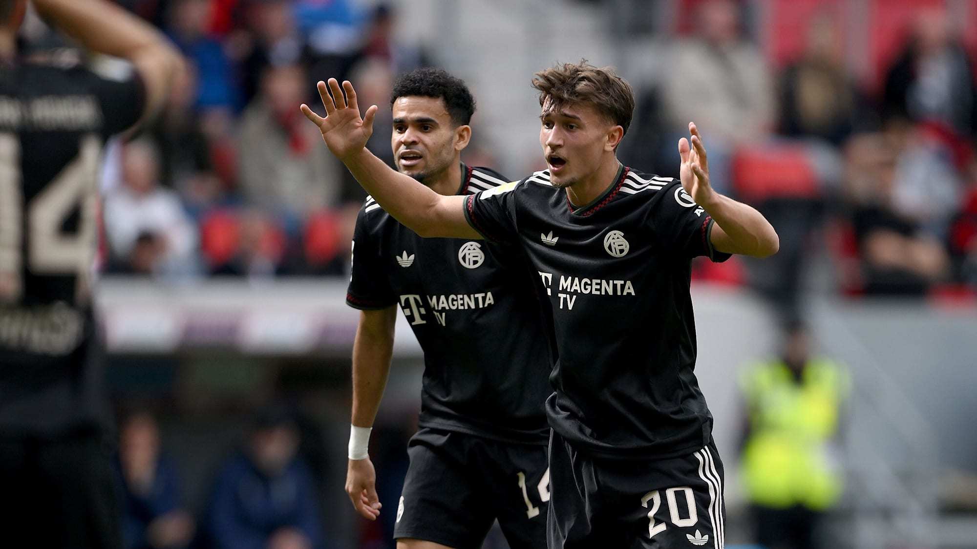 欧冠赛前获得轮换首发的机会，比绍夫所展现出的状态和态度，怎能让人不爱？！拜仁本轮