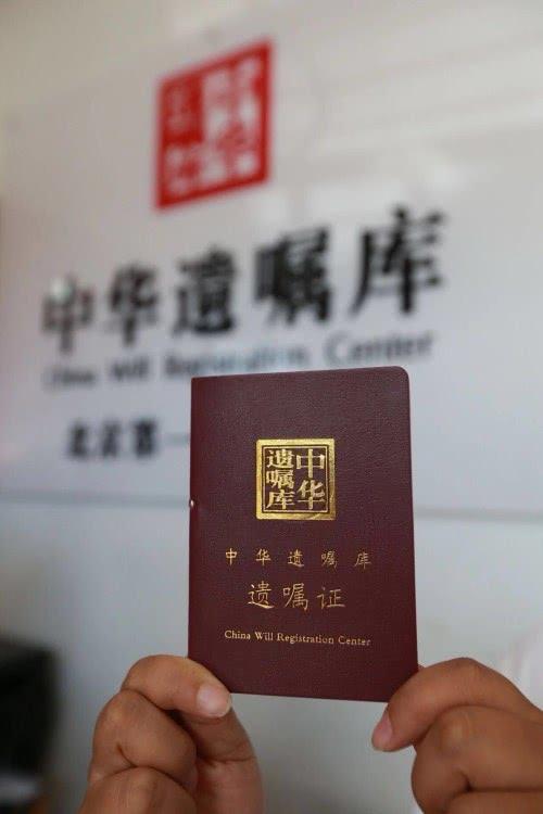 上海 19 岁大一学生小吴将 2000 万遗产全留给发小，未给父母的消息引发热议