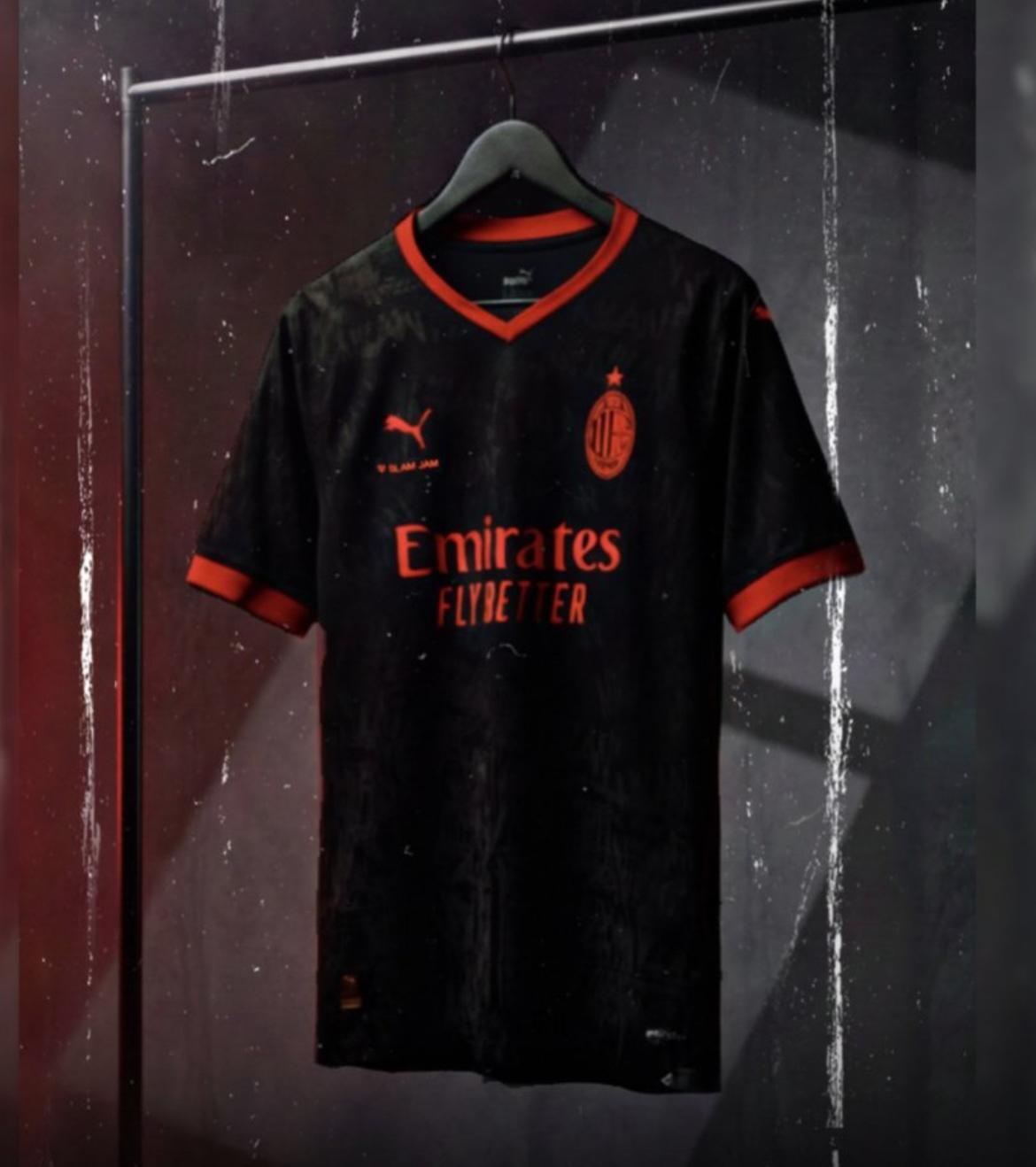 本赛季的第四套球衣，仍然是一套破圈的联名款！
综合球衣谍报网站的多期跟踪报道，米