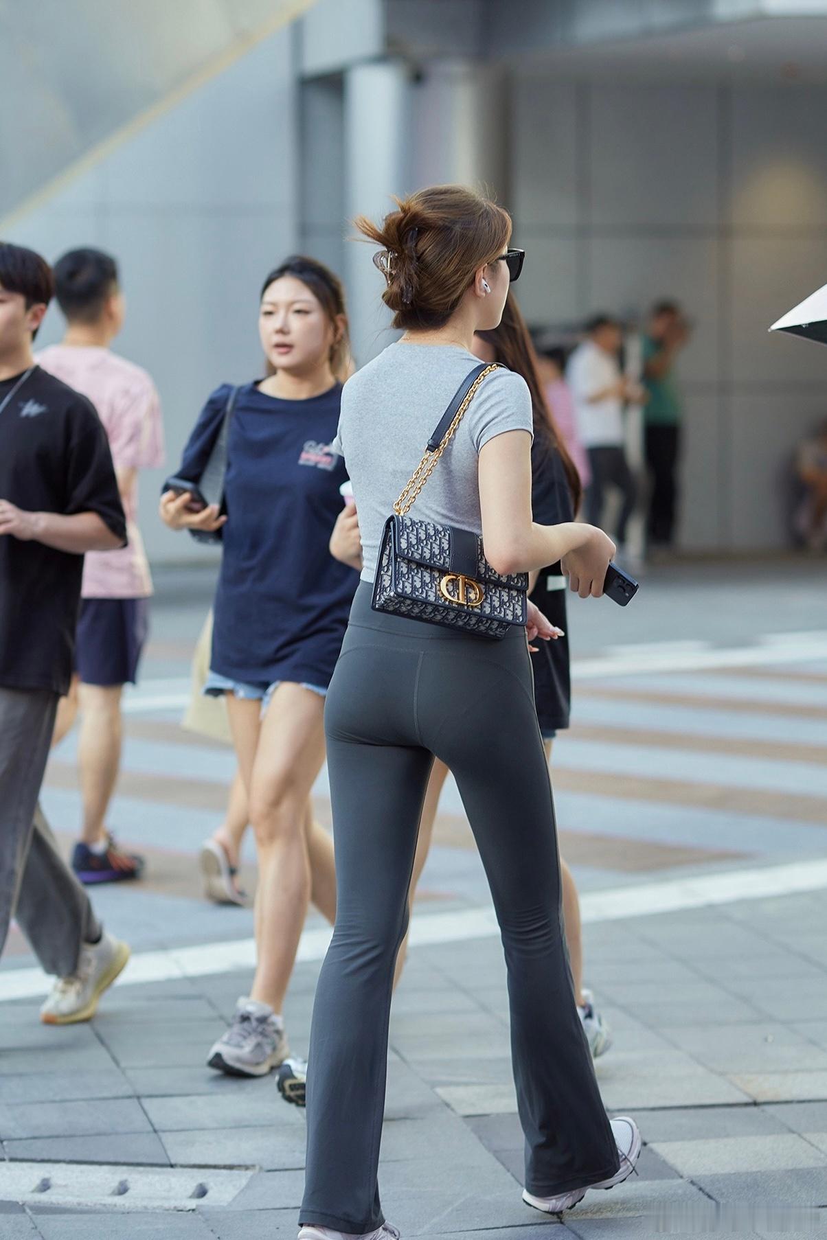 #街拍# 时尚美女 ​​​
