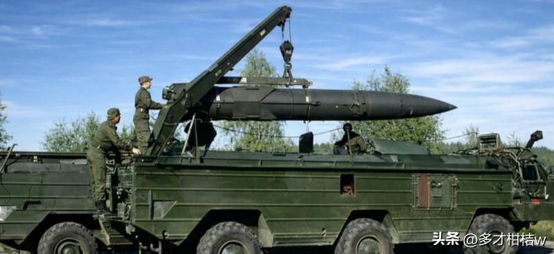 苏联军事工业开发的“圣甲虫”/“圆点”弹道导弹使用的BAZ-5922运输车并不是