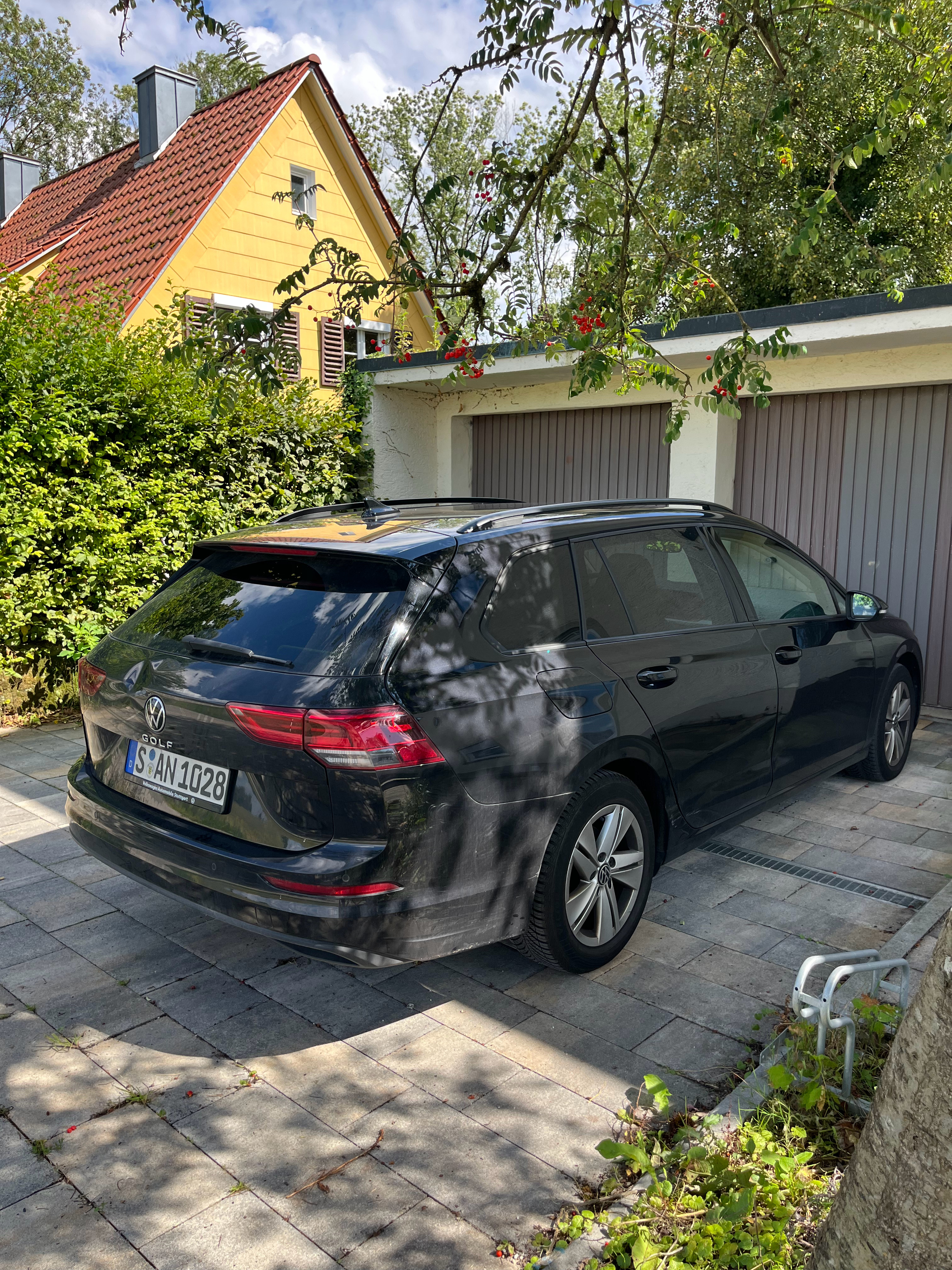 高8旅行的后备箱真是巨大，比3系大不少。旅行车 ​​​