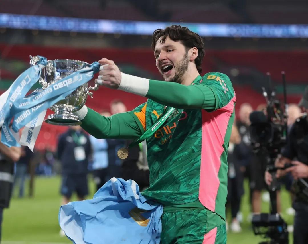 德国天空体育消息，特拉福德对今夏离开曼城持开放态度，这名门将希望得到稳定的出场时