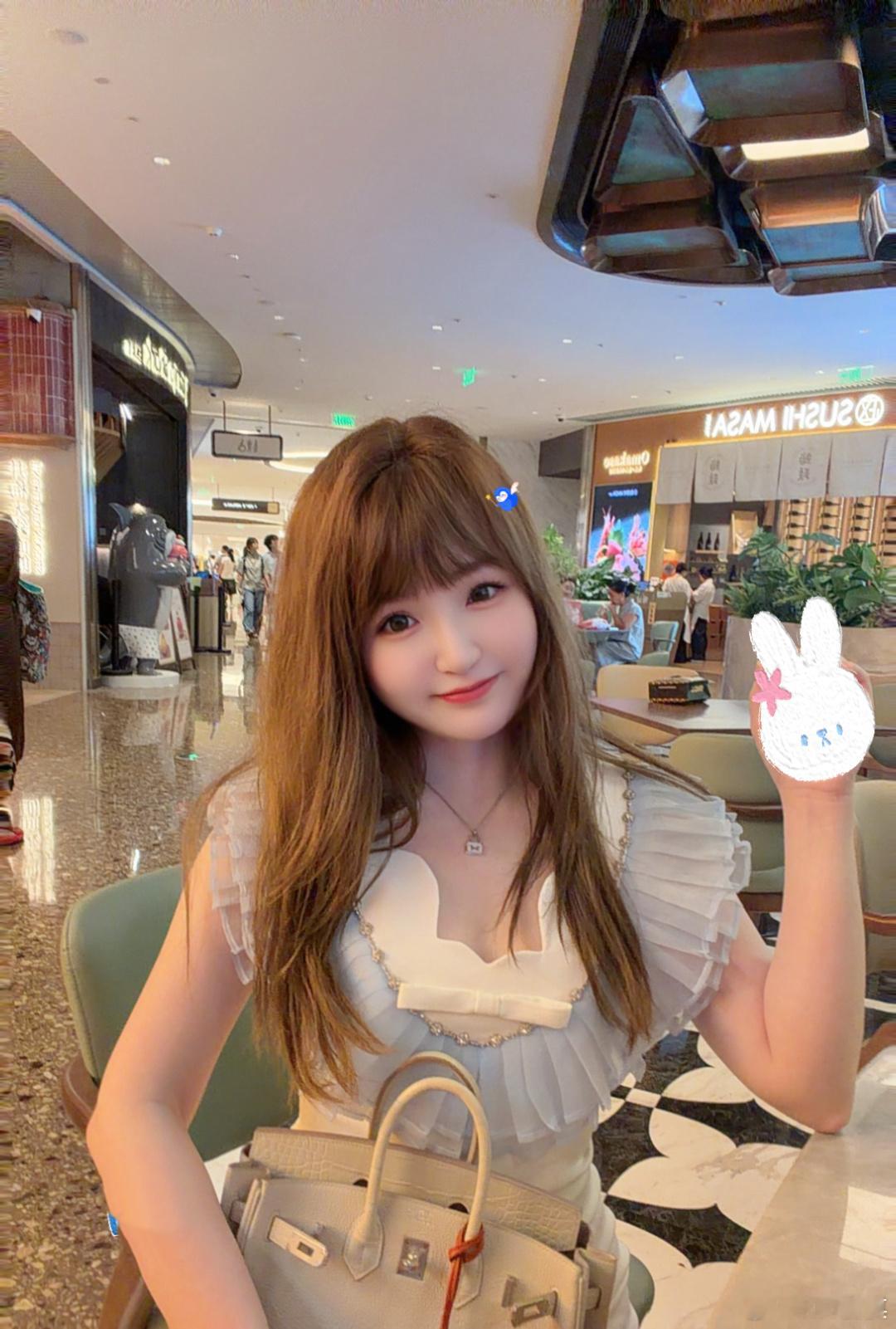 狠狠给自己p了一张图哈哈哈开心就好辛金女千千的 更开心辛金