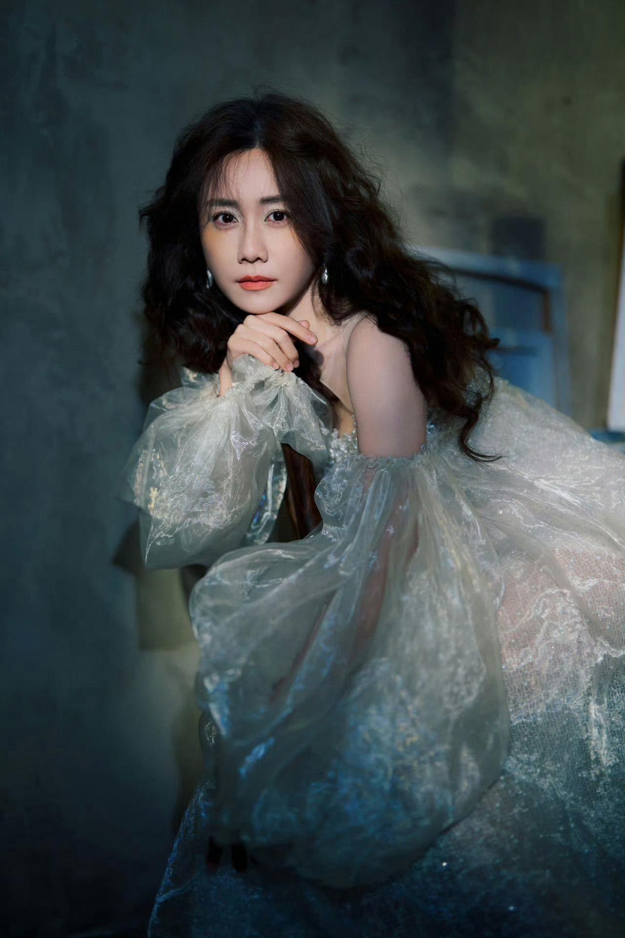 刘芸 油画里跑出来的公主刘芸真油画里跑出来的公主 