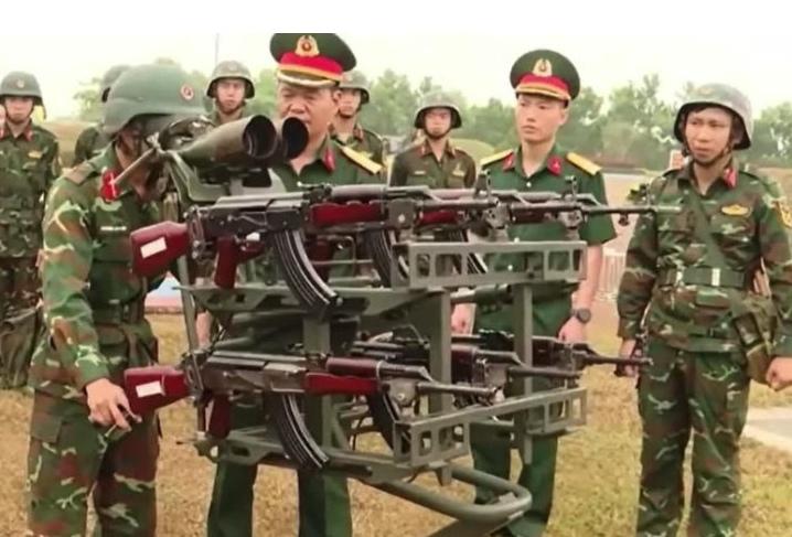 某国的新式反无人机武器，看着挺唬人的！