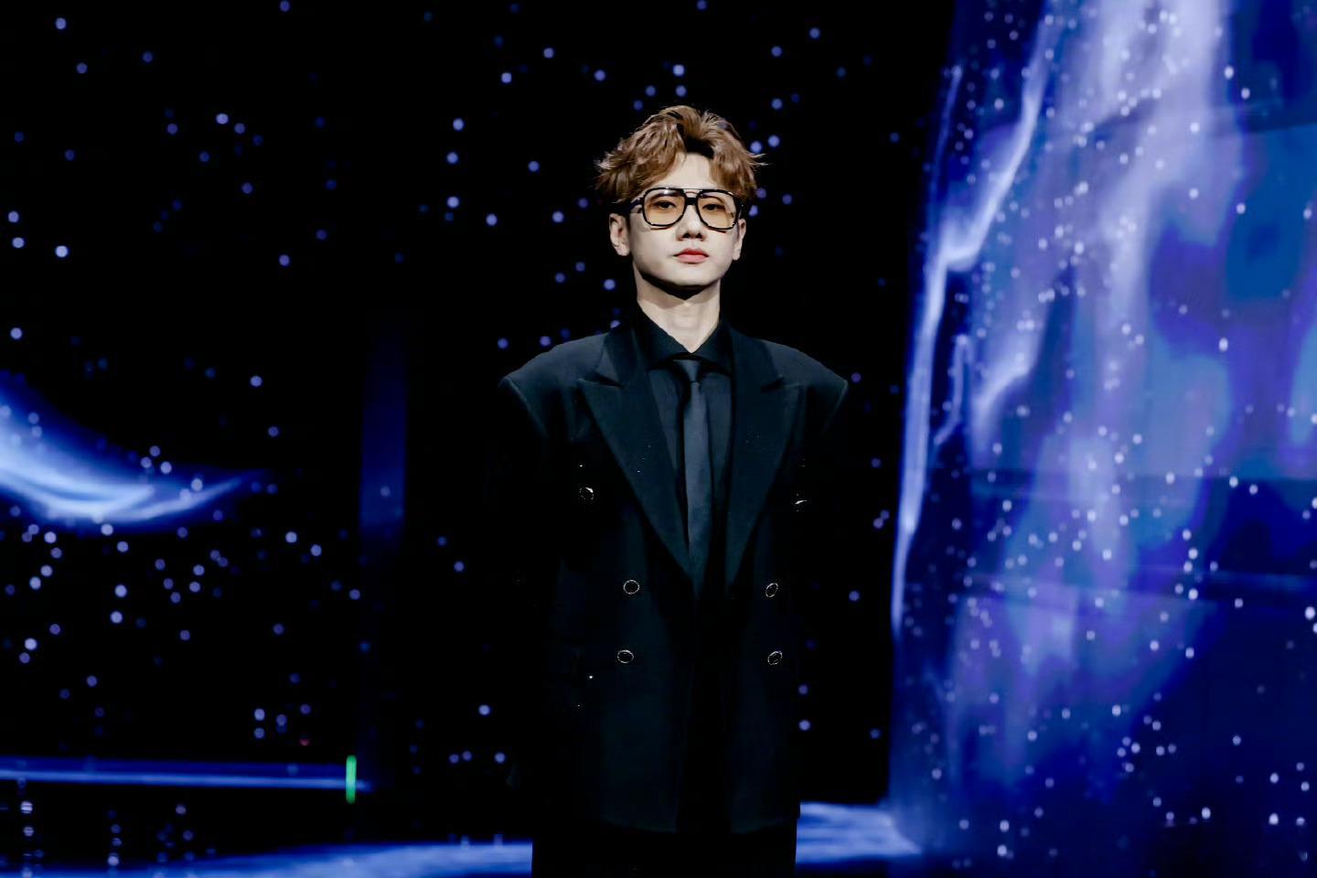 这个阵容内娱好久不见 微博之夜阵容杀疯内娱！ 男神女神齐聚，“互联网老公”+绝美