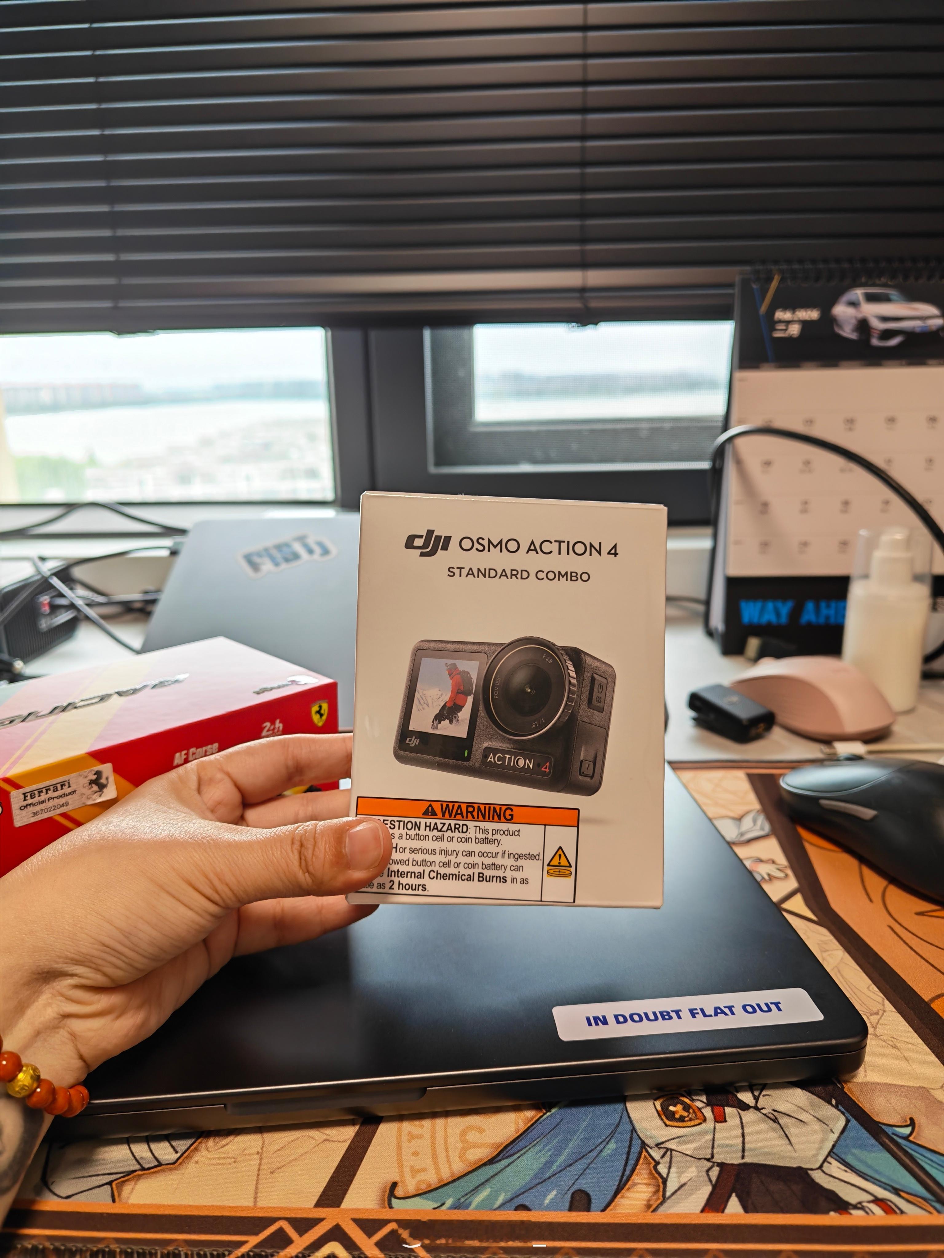 事情是这样我的大疆action4上次拍赛车绑在车头前面的时候，被石子击碎了但是功