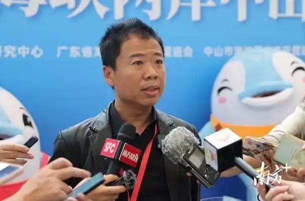 台湾青年联合会理事长何溢诚发文称，若大陆对台动武，首波火箭军与火箭炮攻击即可摧毁