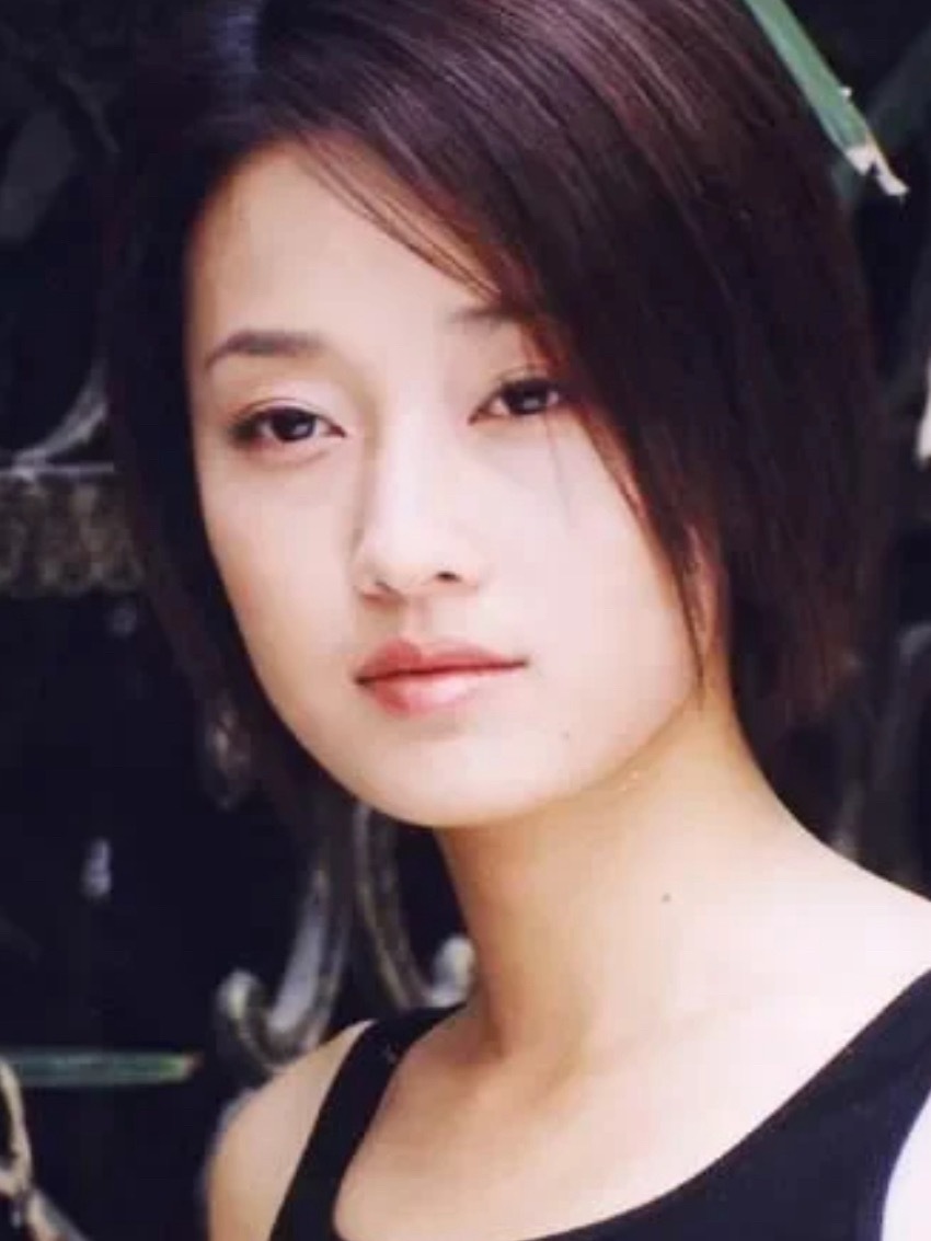 世界上穿无袖最美的女人小时候看奋斗就被马伊琍穿各种无袖上衣美到，说不出哪里美就是