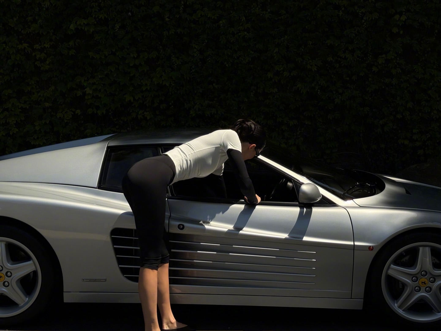 肯豆又晒豪车了，顺带给adanola 运动服做了一个广告。这款Ferrari 5