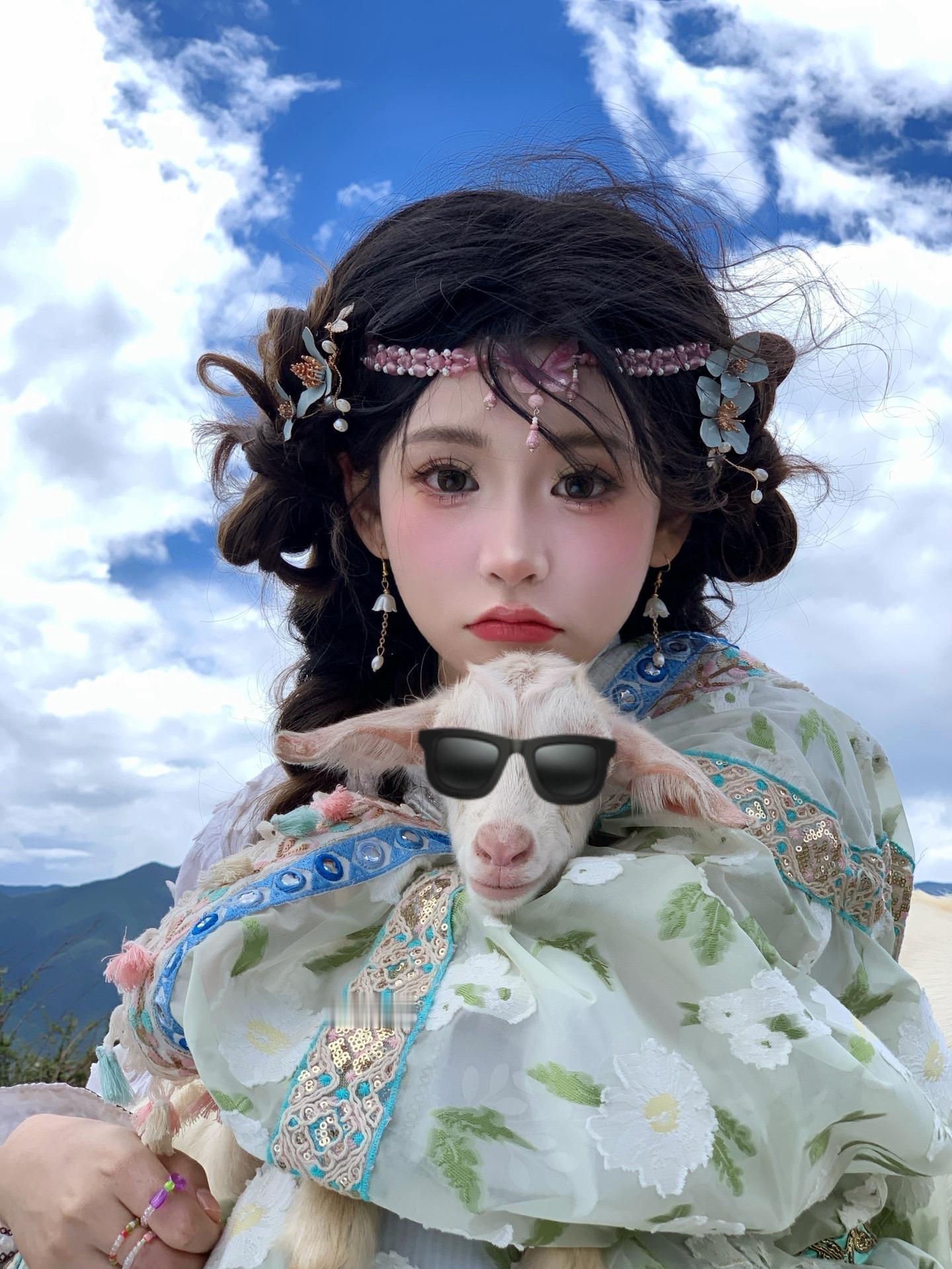 在丽江拍到了人生照片！还抱到了小羊🐑 去丽江抱到心心念念的小羊啦 真的好治愈