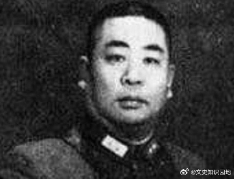 1931 年，萧克见到一个俘虏后，神色大变，赶忙对看守说：“他已被俘，别再捆着他