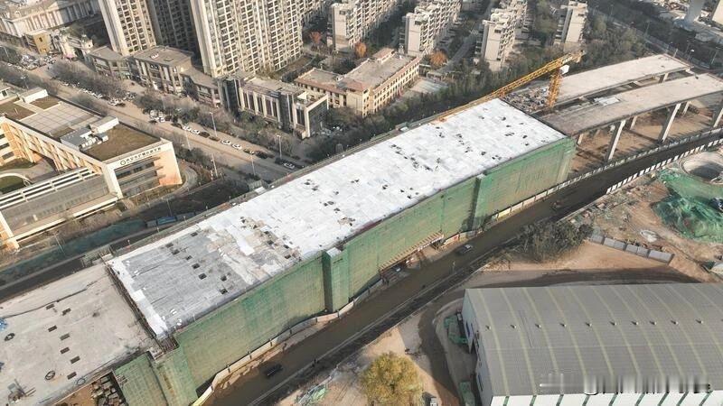 西安东站高架有大进展！47小时连轴转，关键箱梁浇筑完了

12月8日，西安东站旁