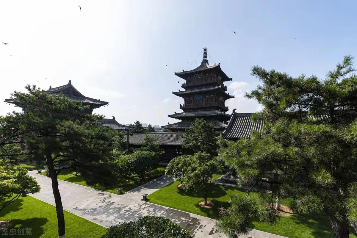 #我的今日感悟#
香客与寺院方丈住持谈论心经，方丈感激不尽！多亏有您这样的香客，